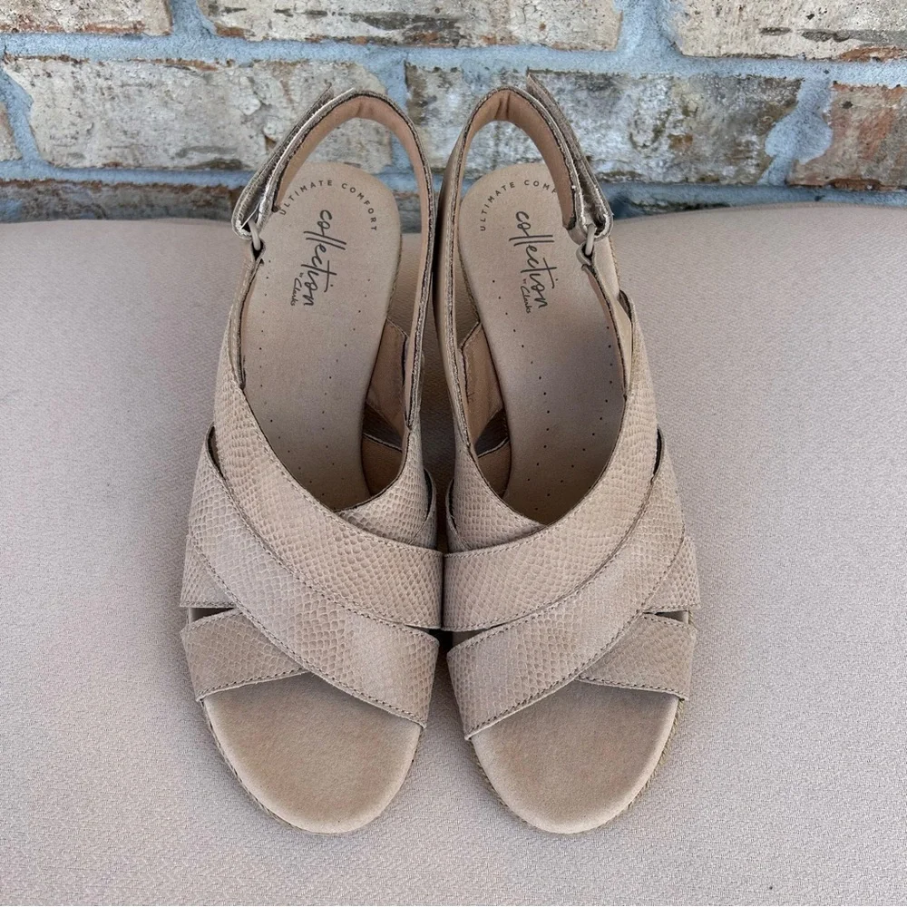 Clarks Lafley‎ Krissy 26134502 Womens Sand Leather Strap Wedges Heels Shoes 9.5M